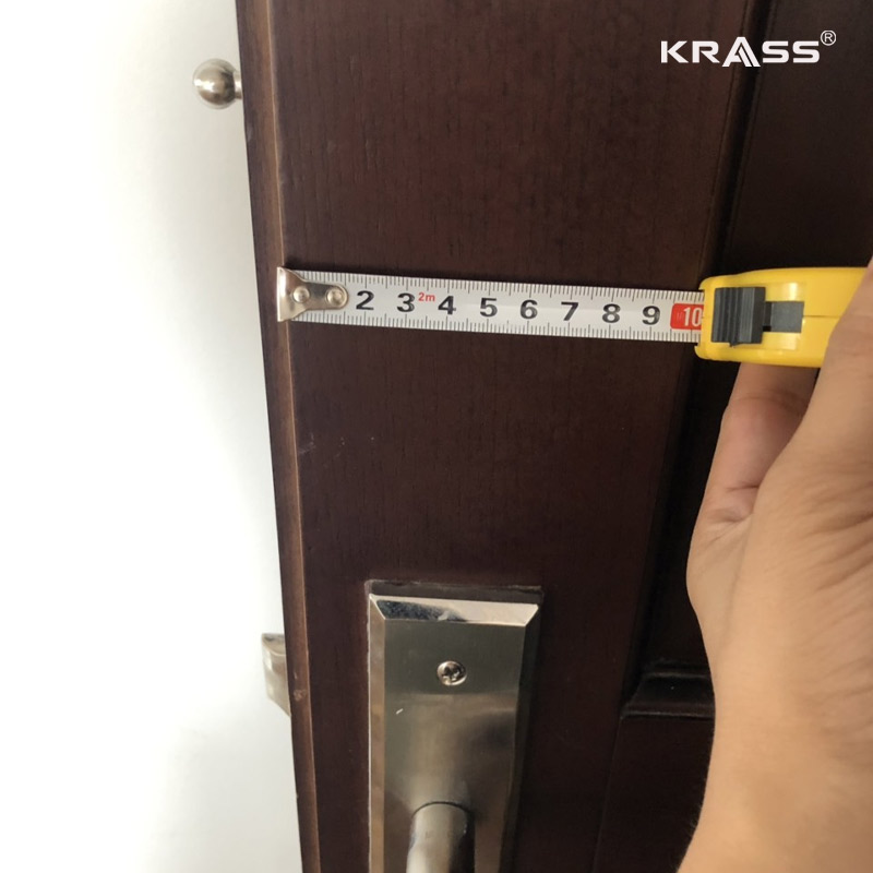 Cách đo đố cửa để lắp khóa điện tử chính xác nhất