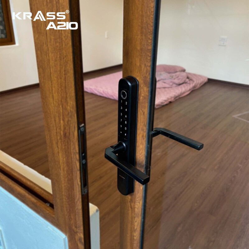 Lắp đặt thực tế khóa vân tay cửa kính Krass A210 tại Hà Nội