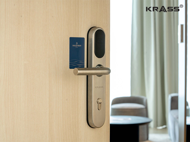 Lắp khóa Krass K700 cho khách sạn 5 sao December Hotel