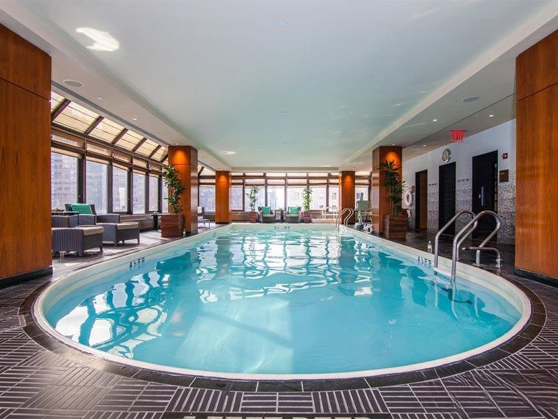 mẫu bể bơi khách sạn hiện đại
